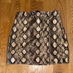 Stylish Snake Print mini Skirt